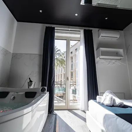 Maximum & Bed and Breakfast