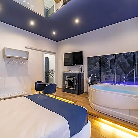 Maximum & B&B 4*