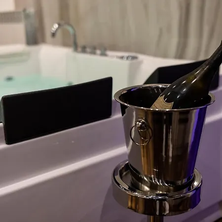 Maximum & לינה וארוחת בוקר