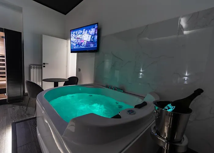 Maximum & Nocleg ze śniadaniem